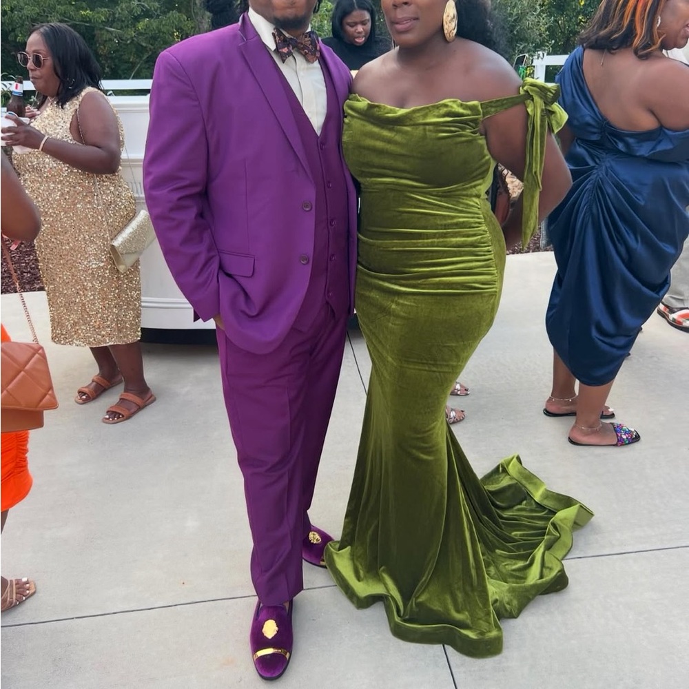 Green gown worn once to a fall wedding this past September